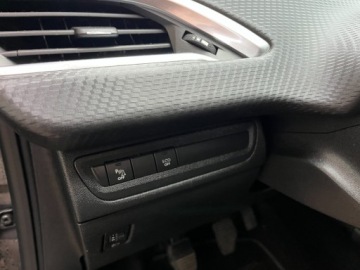 Peugeot 2008 I SUV Facelifting 1.2 PureTech 82KM 2019 Peugeot 2008 1.2 benzyna 83 KM zarejestrowany w PL zadbany mozliwa zam, zdjęcie 17