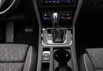 Volkswagen Passat B8 Variant Facelifting 2.0 TDI SCR 200KM 2023 Volkswagen Passat Variant 2.0TDI 150KM Business DSG, Podgrzewane Fotele, T, zdjęcie 15