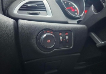 Opel Astra J Hatchback 5d Facelifting 1.6 Twinport ECOTEC 115KM 2015 Opel Astra 1.6 Benzyna 115 KM Enjoy, bezwypadkowy, VATmarza 1.6 Benzyna, zdjęcie 19