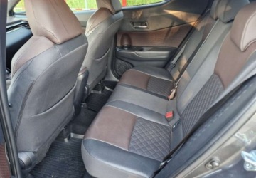 Toyota C-HR I Crossover 1.8 Hybrid 122KM 2017 Toyota C-HR 1,8 Hybrid Prestige Skora Kamera Navi 1.8 Hybryda 122KM, zdjęcie 25