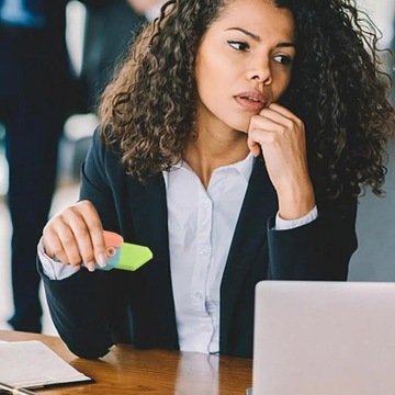 Игрушечный борьбе с стрессовым ножом сложен