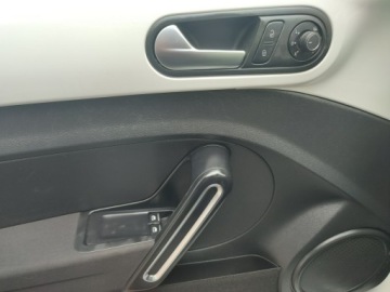 Volkswagen Beetle Hatchback 3d 1.6 TDI 105KM 2015 Volkswagen Beetle bezwypadkowy wyposażen, zdjęcie 13