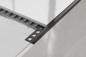 CZARNA LISTWA NAROŻNA P 12,5 mm x 270 cm
