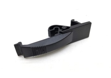 ОРИГИНАЛЬНЫЙ ЗАЖИМ ДЛЯ КОЛПАЧКА СТИРИТЕЛЯ OE AUDI A4 B6 8E0955247