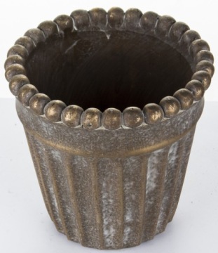 ЦВЕТОЧНЫЙ ГОРШОК, БЕТОННАЯ КРЫШКА, ЦВЕТОЧНАЯ КЛУМБА, ЗОЛОТОЙ ЦВЕТОЧНЫЙ ГОРШОК