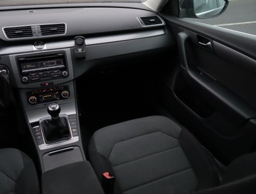 Volkswagen Passat B7 Variant 1.6 TDI CR DPF BlueMotion 105KM 2011 VW Passat 1.6 TDI, Klima, Klimatronic, Tempomat, zdjęcie 7