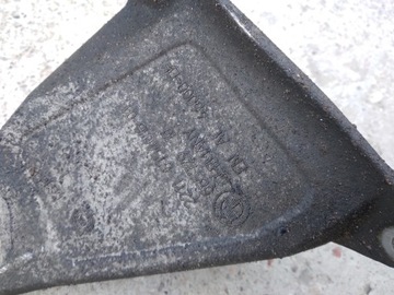 BMW E65 745I N62 UCHYCENÍ PRAVÁ DRŽÁKY MOTORU