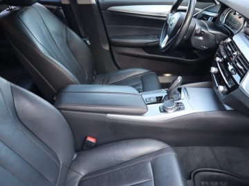 BMW Seria 5 G30-G31 2018 BMW 5 520d, Automat, Skóra, Navi, Klima, zdjęcie 8