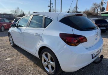 Opel Astra J Hatchback 5d 1.4 Turbo ECOTEC 140KM 2011 Opel Astra Opel Astra 1.4 Turbo ecoFLEX StartStop 1.4 Benzyna 140KM, zdjęcie 3