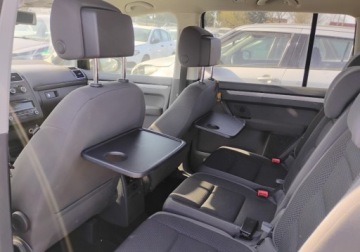 Volkswagen Touran II 1.6 TDI 105KM 2012 Volkswagen Touran 2012r, 1.6 TDI. Lekko przetarte boki. Jezdzi. 1.6 Diesel, zdjęcie 9