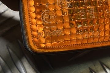 LEVÝ SMĚROVKA BLATNÍKU NISSAN X-TRAIL (T30) 6R019525 2.2L DIESEL 100KW