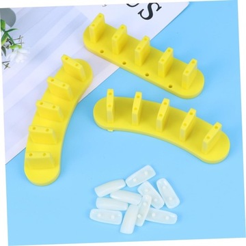 2 коробки, станция для тренировки ногтей, акриловые подставки.