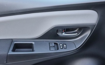 Toyota Yaris III Hatchback 5d Facelifting 2017 1.5 Dual VVT-iE 111KM 2017 Toyota Yaris Tempomat , Bluetooth , Czujniki cofania, Wielof. kierownica., zdjęcie 15