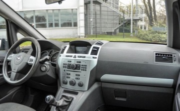 Opel Zafira B 1.8 ECOTEC 140KM 2009 Opel Zafira 1,8 (140KM) LPG 2009 r. Lift 7-osobowy 1.8 BenzynaLPG 140KM, zdjęcie 9