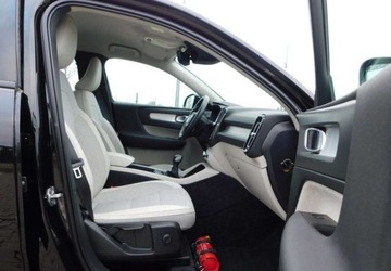 Volvo XC40 Crossover 1.5 T3 163KM 2020 Volvo XC 40 z Gwarancja Bezowa Tpicerka Kamera Model 2021r 1.5 Benzyna, zdjęcie 7