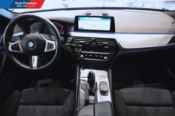 BMW Seria 5 G30-G31 Limuzyna 520d 190KM 2019 BMW Seria 5 xDriveAdaptacyjne Reflektory LEDSkorzana Kierownica M 2.0, zdjęcie 13