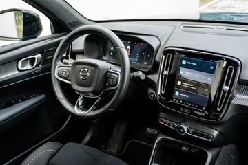 Volvo XC40 Crossover Facelifting 2.0 B4 197KM 2024 Volvo XC 40 B4 Ultra Dark Mild Hybrid Benzyna, zdjęcie 17