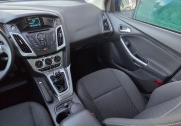 Ford Focus III Kombi Facelifting 1.0 EcoBoost 100KM 2014 Ford Focus 1.0Benz 100KM Grz.szybafotele Serwis Klima ParkasistOplaty Gwar, zdjęcie 18