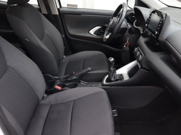 Toyota Yaris IV Hatchback 1.0 VVT-i 72KM 2021 Toyota Yaris 1.0 VVT-i, Salon Polska, zdjęcie 8