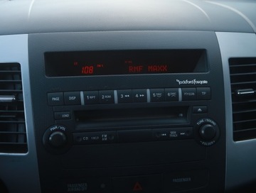 Mitsubishi Outlander II 2.4 MIVEC 170KM 2010 Mitsubishi Outlander 2.4 MIVEC, 4X4, 7 miejsc, zdjęcie 11