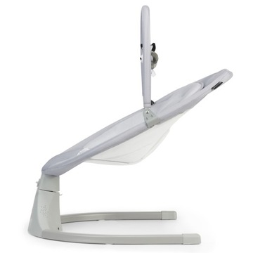 Электрическая качалка раскачивает Лулу из стороны в сторону