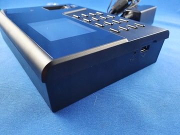 ТЕРМИНАЛ ВРЕМЕНИ И КОНТРОЛЬ ДОСТУПА PNI FINGER 700