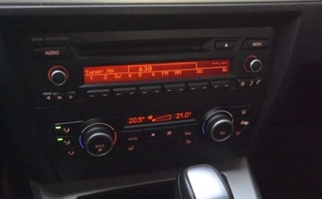 BMW Seria 3 E90-91-92-93 Limuzyna E90 318i 143KM 2009 BMW Seria 3 BMW Seria 3 318i Edition Sport 2.0 Benzyna 143KM, zdjęcie 12