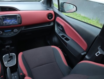 Toyota Yaris III Hatchback 5d Facelifting 2017 1.5 Dual VVT-iE 111KM 2018 Toyota Yaris 1.5 Dual VVT-i, Salon Polska, zdjęcie 7