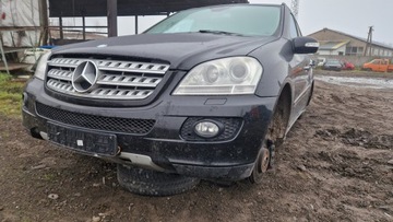 BLATNÍK LEVÝ ČERNÁ MERCEDES ML W164