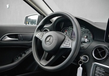 Mercedes GLA I Off-roader 1.6 180 122KM 2017 Mercedes-Benz GLA LIFT 180 Benzyna 122HP Automat Kamera II.wlasciciel GWAR, zdjęcie 11