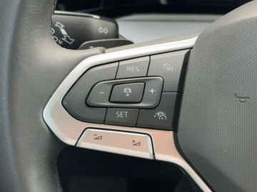 Volkswagen Golf VIII Variant 1.5 eTSI 150KM 2023 Volkswagen Golf VW GOLF VARIANT VIII Webasto Ambient CarPlay 1.5 Benzyna, zdjęcie 15