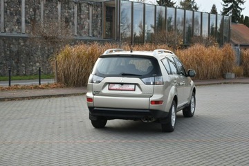 Mitsubishi Outlander II 2.0 DID DOHC 140KM 2007 Mitsubishi Outlander AWD 2.0DiD 140KM Manual 2007r, zdjęcie 3