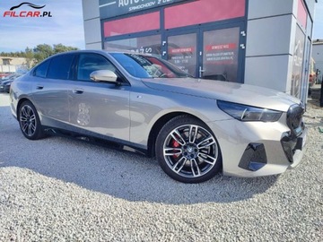BMW Seria 5 G90-91 2023 BMW Seria 5 M PAKIET PRO GWARANCJA Kamery 360 Zarejestrowany Mozliwa zamia, zdjęcie 32