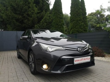 Toyota Avensis III Sedan Facelifting 2015 2.0 D-4D 143KM 2015 Toyota Avensis 2.0 D 143KM Salon Navi Bi-Xenon, zdjęcie 2