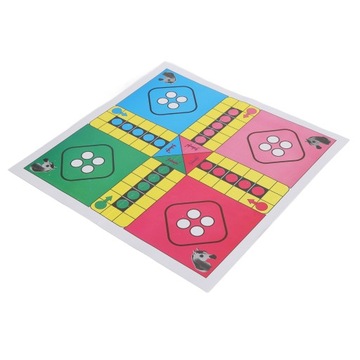 Летающая семейная шахматная игра. Пластиковая семейная шахматная игра в полете.