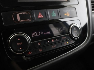 Mitsubishi Outlander III SUV Facelifting 2015 2.0 MIVEC 150KM 2016 Mitsubishi Outlander klima auto kamera kamera, zdjęcie 24