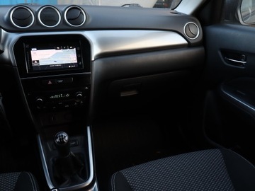 Suzuki Vitara III SUV Facelifting 1.0 BoosterJet 111KM 2019 Suzuki Vitara 1.0 BoosterJet, Salon Polska, zdjęcie 7