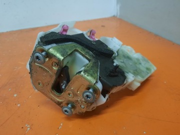 NISSAN PATHFINDER R50 99-04 ZÁMEK DVEŘE ZADNÍ LEVÝ 825525P003 KH3