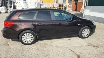 Opel Astra J Sports Tourer Facelifting 1.7 CDTI ECOTEC 110KM 2013 OPEL ASTRA J 1.7 CDTI 110 KM, super stan, bardzo zadbana, zdjęcie 3