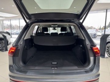 Volkswagen Tiguan Allspace SUV Facelifting 2.0 TDI SCR 150KM 2022 Volkswagen Tiguan Allspace Allspace Elegance 4Motion Hak Kamera cofania, zdjęcie 16