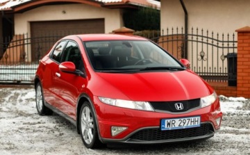 Honda Civic VIII Hatchback 3d 1.8 i-VTEC 140KM 2011 Honda Civic 1.8 i-VTEC 140KM benzyna niski przebieg PDC Climatronic welur, zdjęcie 1