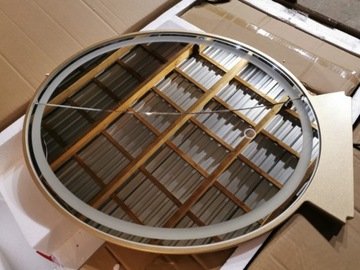 Белый туалетный столик на золотых ножках + табурет-секретарь.