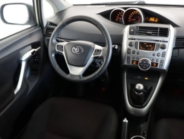Toyota Verso Minivan 2.0 D-4D 126KM 2011 Toyota Verso 2.0 D-4D, 7 miejsc, Klima, zdjęcie 6