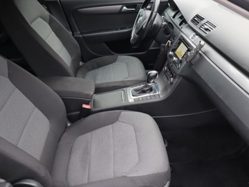 Volkswagen Passat B7 Variant 2.0 TDI CR DPF BlueMotion 140KM 2011 VW Passat 2.0 TDI, DSG, Navi, Klima, Klimatronic, zdjęcie 8