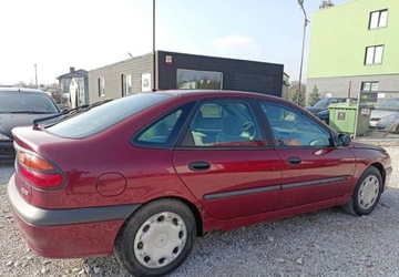 Renault Laguna I Hatchback 1.6 i 16V 107KM 2000 Renault Laguna Renault Laguna 1.6 Concorde, zdjęcie 3