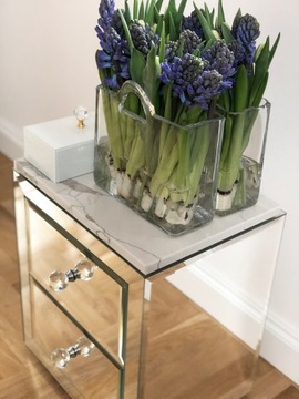 Эксклюзивная зеркальная консоль в хромированной рамке.