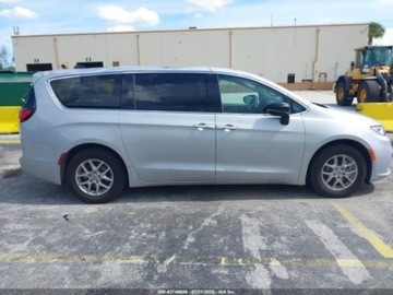 Chrysler Pacifica II 2024 Chrysler Pacifica Touring L 2024 3.6l 3.6 Benzyna 287KM, zdjęcie 6