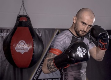 ТРЕНИРОВОЧНЫЕ БОКСЕРСКИЕ ПЕРЧАТКИ ИЗ НАТУРАЛЬНОЙ КОЖИ ЗАЩИТА НА ЗАПЯСТЬЯ БУШИДО 10 унций