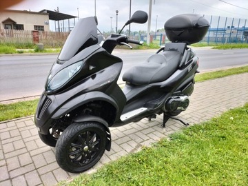 Oparcie kufra centralnego Piaggio.