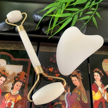 МАССАЖЕР ДЛЯ ЛИЦА НЕФРИТОВЫЙ РОЛИК + ГУА ША КОРОБКА